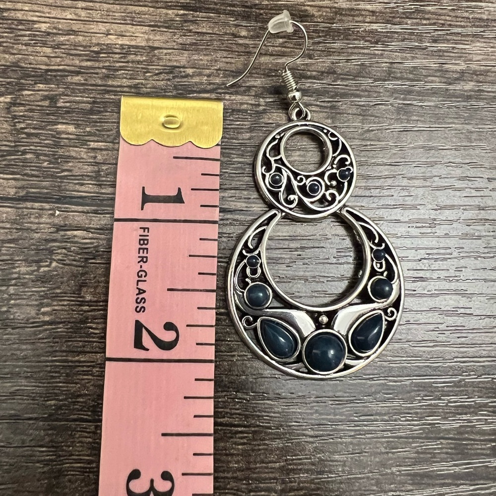Elegant Silver and Blue Dangle pierced Earrings - Picture 3 of 3